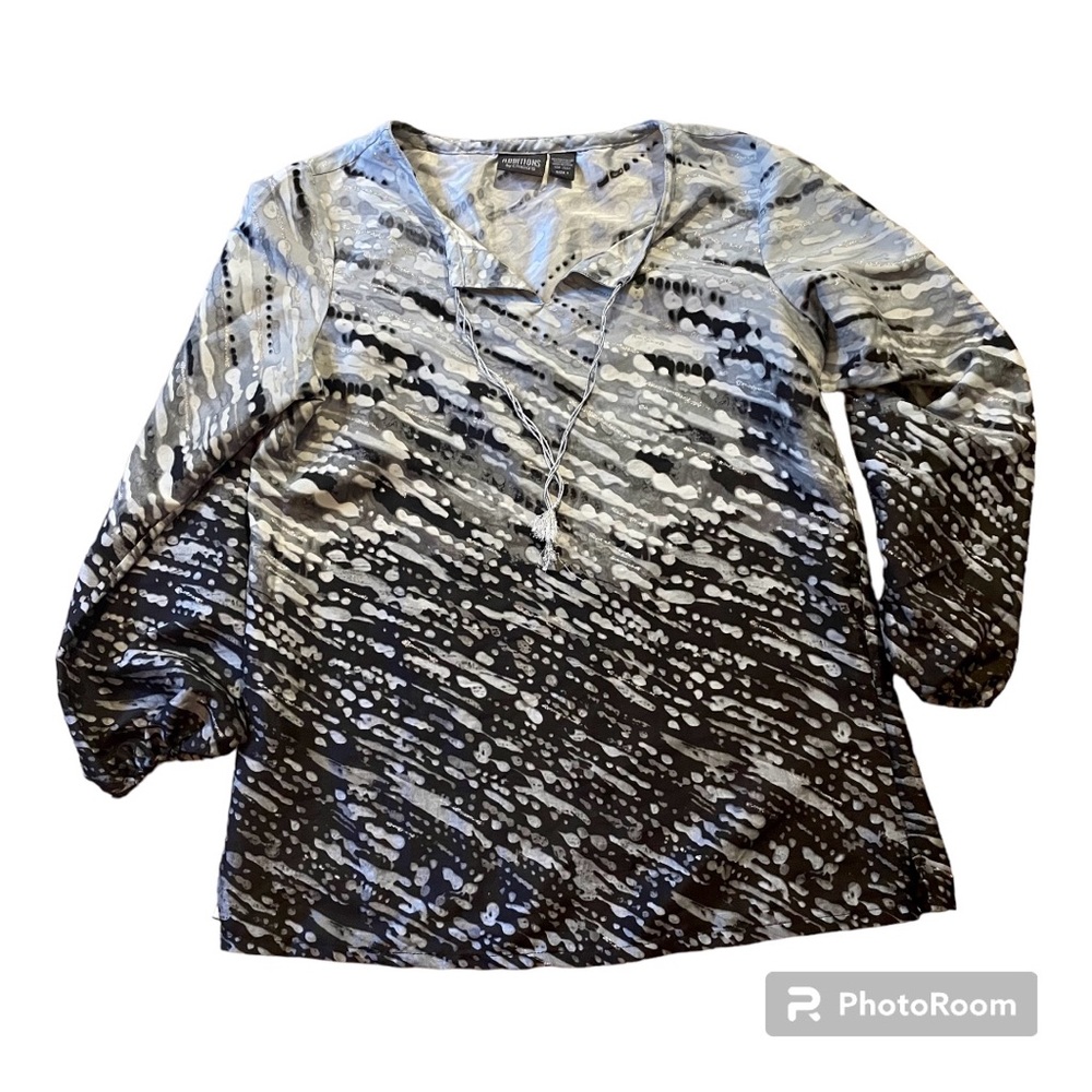 Chico’s (Additions) dressy blouse/size 1 - grey, silver,black & white Ombre EUC!